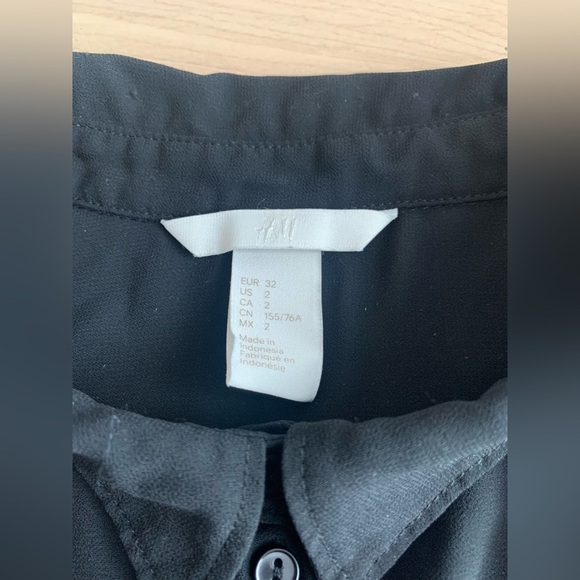 H&M - Sleeveless Semi-sheer Button-Up Top - Picture 3 of 6